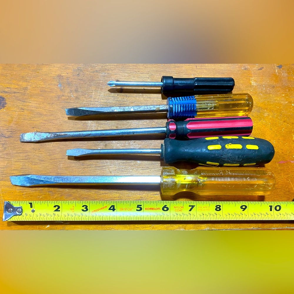 Lot of 5 Assorted Screwdrivers